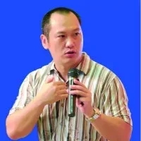 1634038223633528.jpg 何捷.webp.jpg
